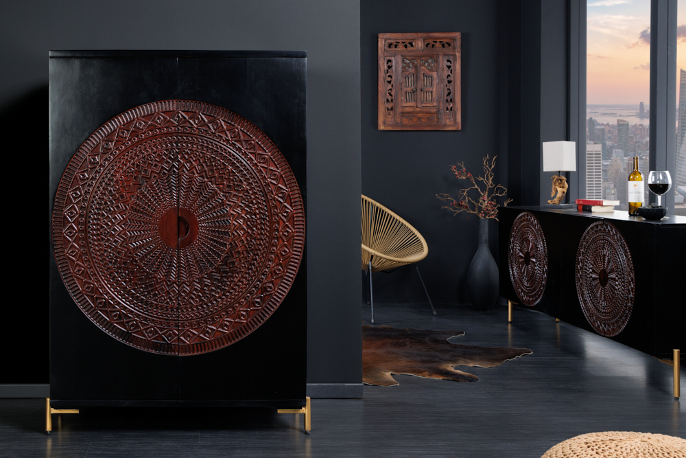 Massiver XXL Barschrank MANDALA 140cm Mangoholz schwarz gold Metallgestell Schnitzerei