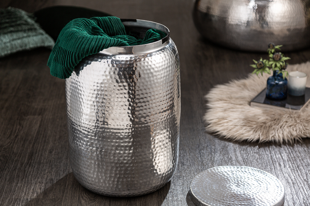 Handgefertigter Beistelltisch ORIENT STORAGE 50cm silber Hammerschlag Design mit Stauraum rund
