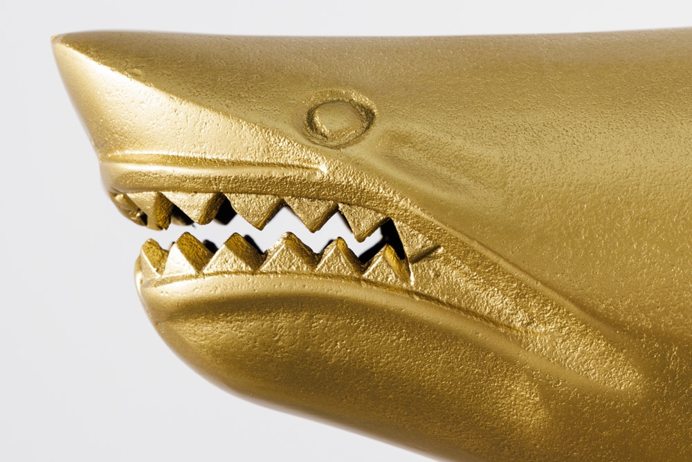 Maritime Skulptur HAI 68cm gold handmade Metall Design Haifisch