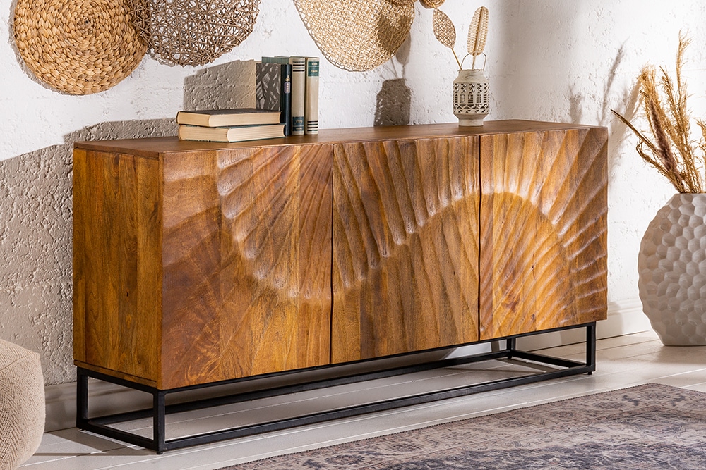 Massives Sideboard SCORPION 140cm braun Mangoholz aufwendige 3D Schnitzereien