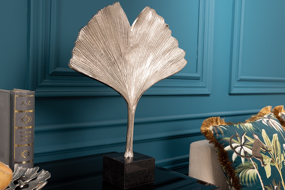 Dekorative Skulptur GINKGO LEAF 45cm silber handmade Metall mit Marmorsockel