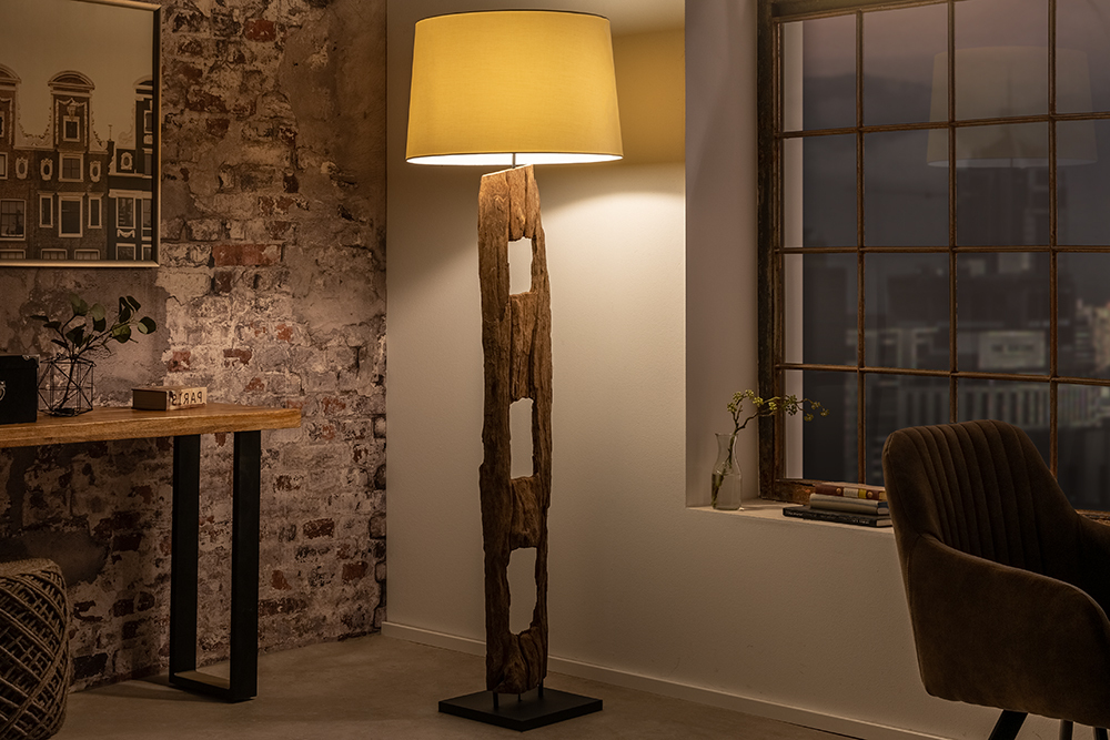 Massive Stehlampe BARRACUDA 177cm natur Akazienholz Baumwollschirm weiß Baumstamm