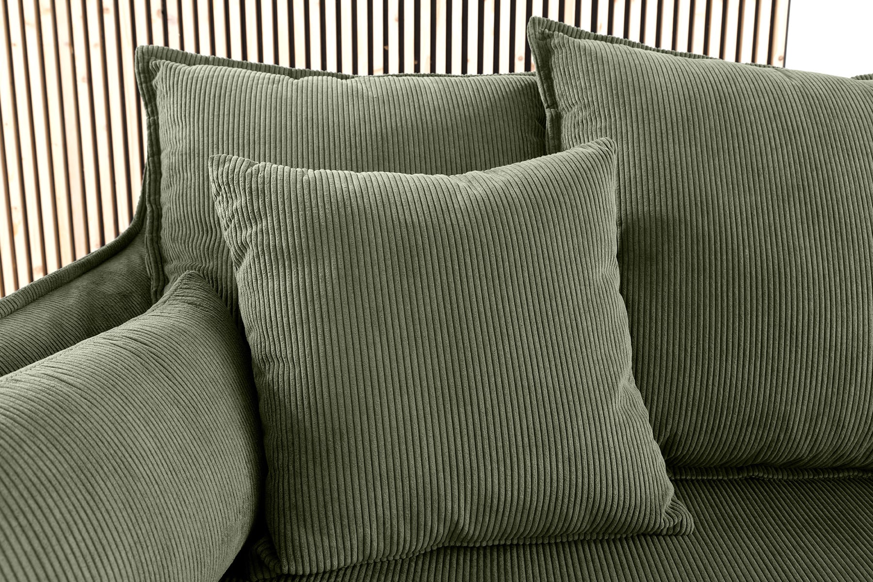 Großes 3-Sitzer Sofa HEAVEN 200cm grün Cord Federkern Hussensofa