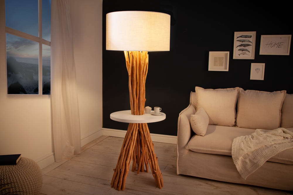 Funktionelle Stehlampe SERVANT 153cm Longan-Massivholz mit Tisch und Leinenschirm