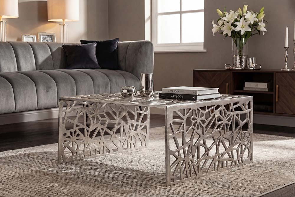 Handgearbeiteter Couchtisch ABSTRACT 60cm Alu silberfarbig im Gap Design