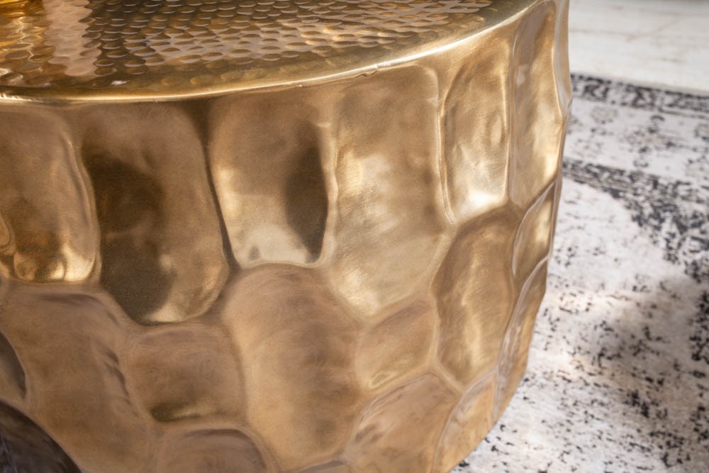 Runder Couchtisch ORGANIC ORIENT 55cm gold Metall Hammerschlag 3D-Design handmade