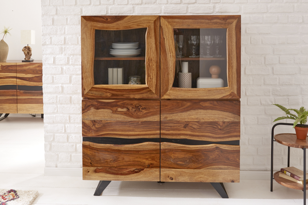 Massives Highboard AMAZONAS 140cm braun Sheeshamholz Vitrine mit Baumkante
