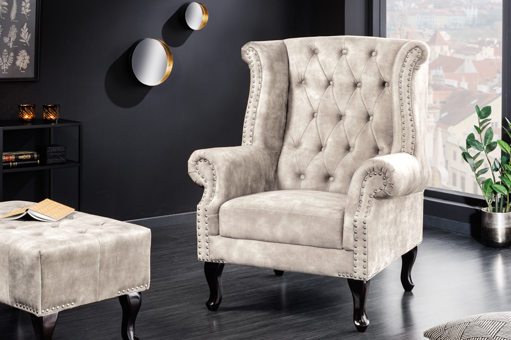 Design Ohrensessel CHESTERFIELD 105cm champagner beige Samt silber Ziernieten