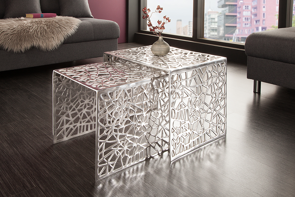 Handgearbeiteter Couchtisch ABSTRACT 49cm 2er Set silber im Gap Design