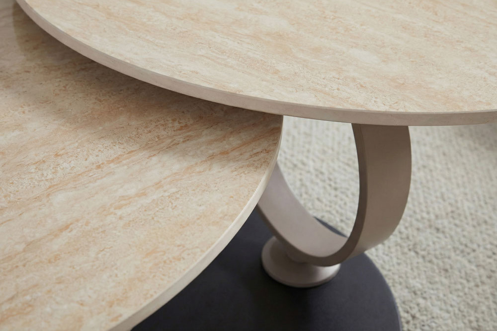 Design Couchtisch DANCING RINGS natur rund drehbar Travertin Keramik champagner greige