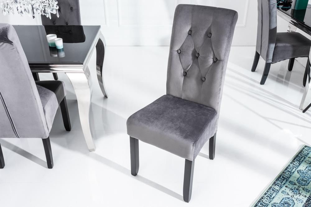 Design Stuhl CASA grau Samt mit Zierknöpfen Massivholzbeine