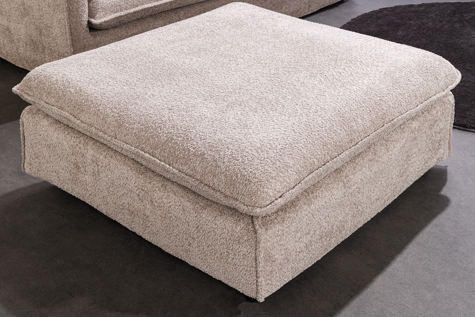Großer Hocker HEAVEN 100cm champagner beige Bouclé Polsterhocker Federkern