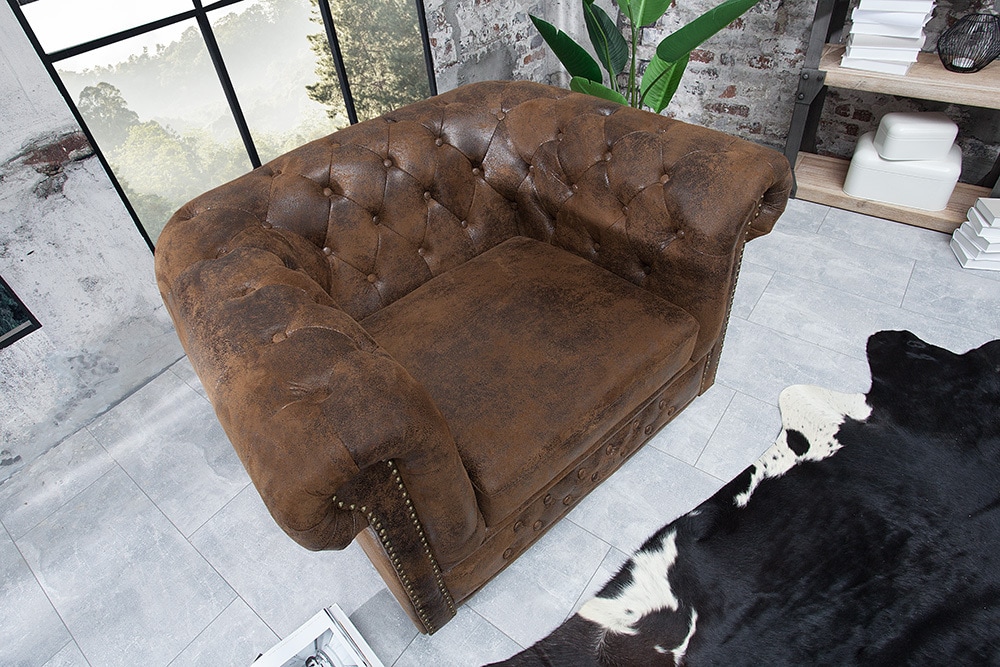 Chesterfield Sessel 110cm antik braun mit Knopfheftung und Federkern