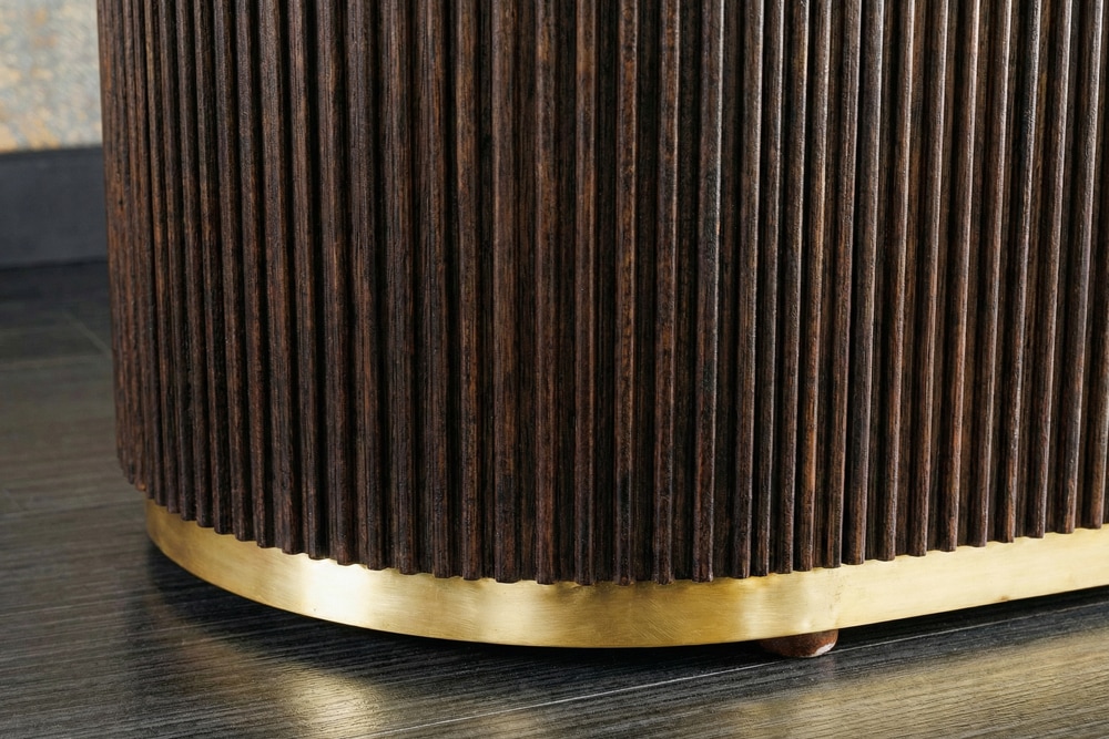 Massives Sideboard GATSBY 140cm braun Mangoholz gold Metall weiße Marmorplatte