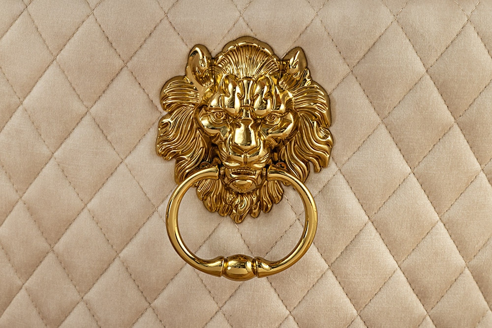 Barock Stuhl CASTLE DELUXE beige Samt gold Edelstahl mit Löwenkopf Ziernieten
