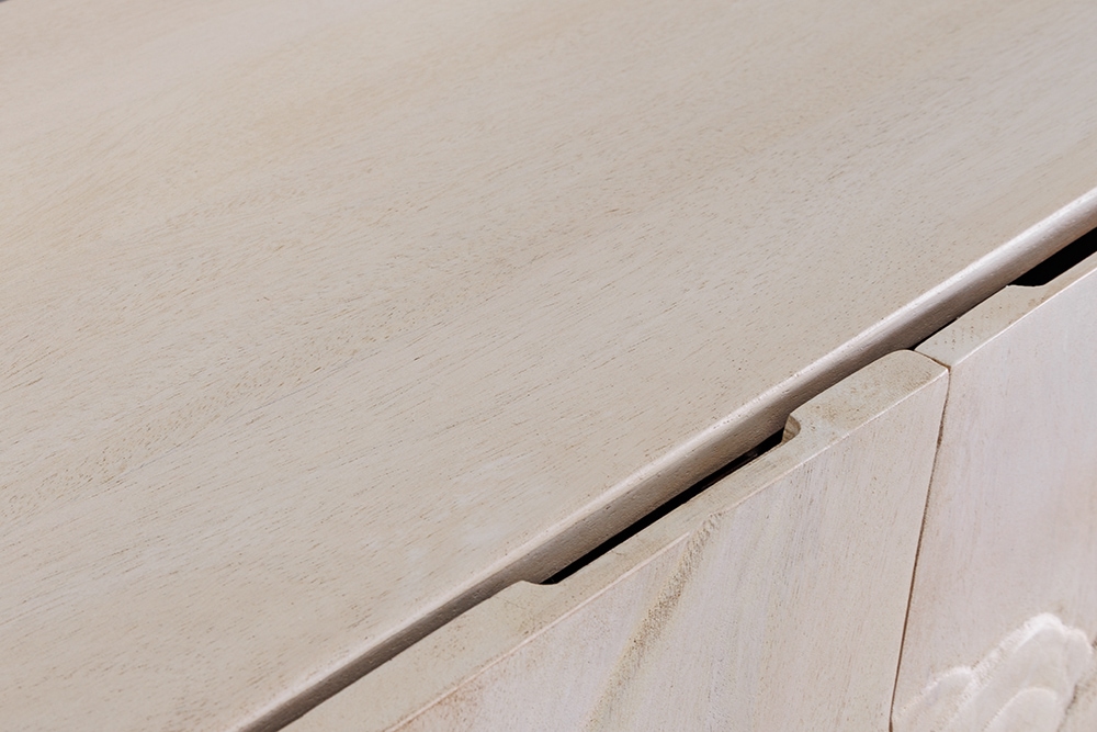 Massives Highboard LION 120cm creme Mangoholz schwarz Metall 3D Schnitzereien Kunstwerk