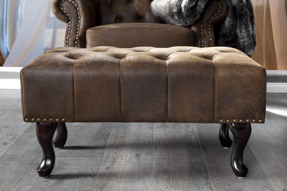 Chesterfield Fußhocker 80cm antik braun mit Knopfheftung und Nietenbesatz