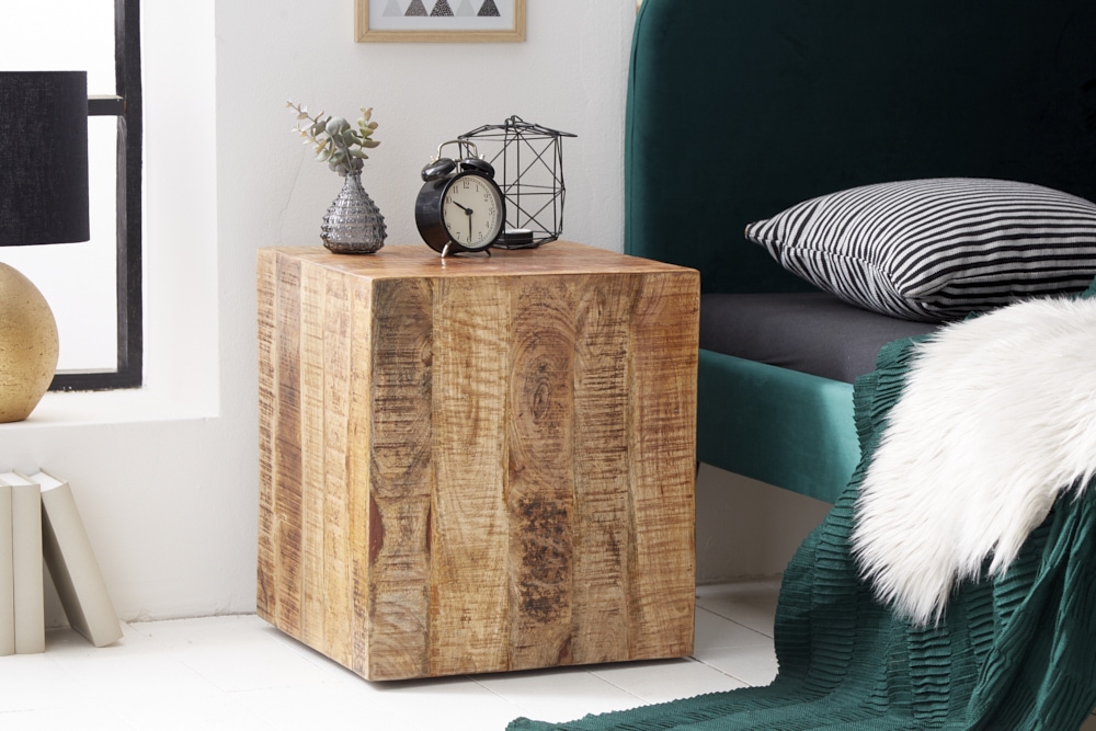 Massiver Beistelltisch FACTORY 45cm natur Mangoholz geflammt auf Rollen