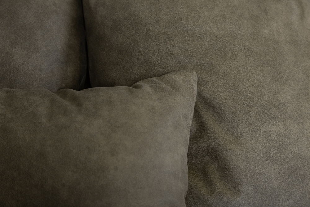 Extravaganter Hocker ELEGANCIA 110cm taupe mit Ziersteppung