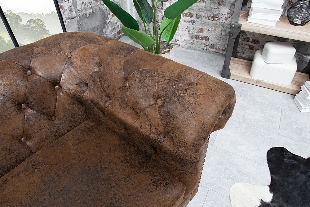 Chesterfield Sessel 110cm antik braun mit Knopfheftung und Federkern