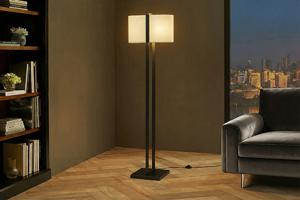 Minimalistische Stehlampe COLLEEN 160cm weiß schwarz Stoffschirm mit Metallfuß