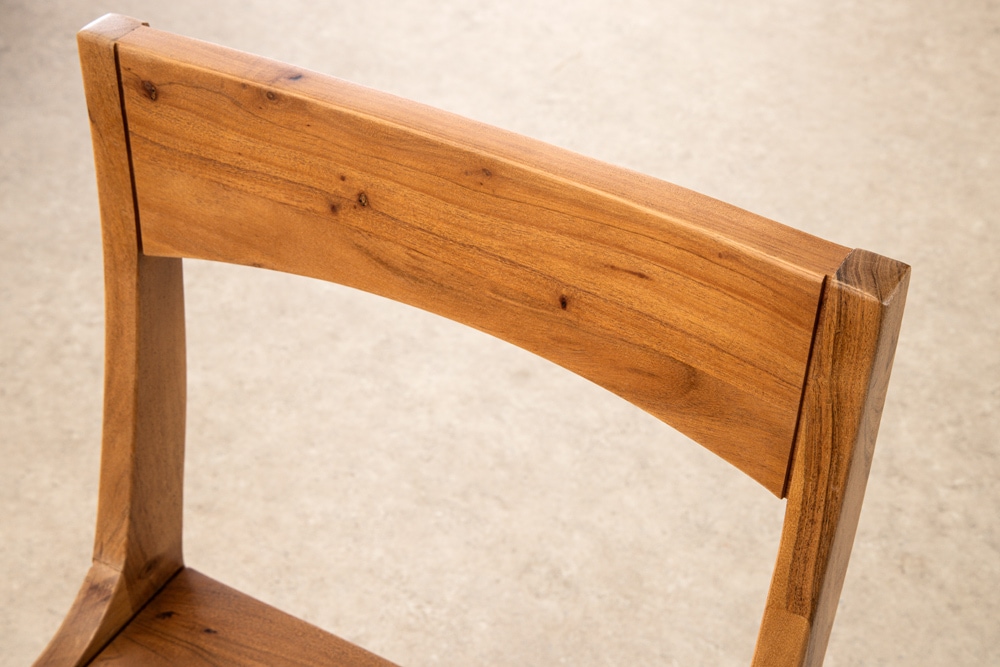 Massiver Stuhl ORGANIC braun Akazienholz honey finish handmade