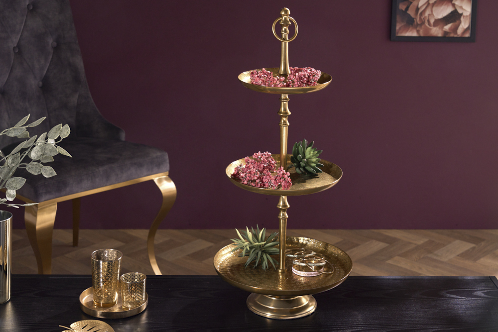 Design Etagere ORIENT 65cm gold im Wild Hammerschlag mit drei Etagen Design Etagere ORIENT 65cm gold im Wild Hammerschlag mit drei Etagen