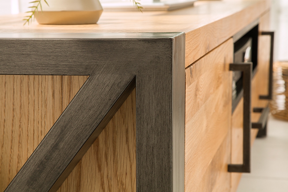 Massives TV-Board THOR 200cm Wild Eiche geölt Lowboard im Industrial Design