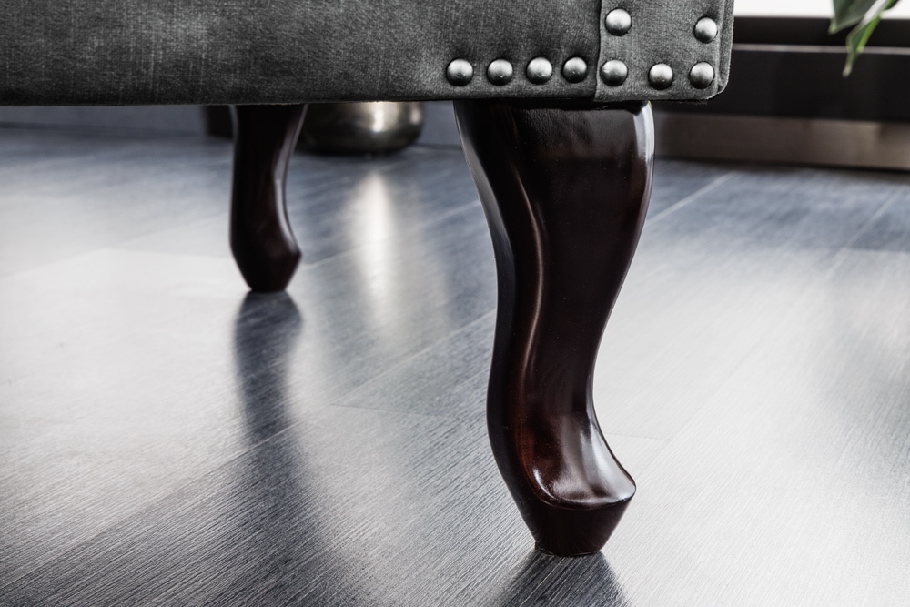 Design Ohrensessel CHESTERFIELD 105cm grau Samt silber Nieten