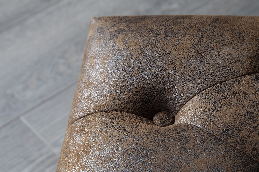 Chesterfield Fußhocker 80cm antik braun mit Knopfheftung und Nietenbesatz