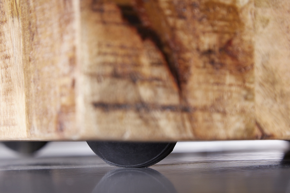 Massiver Beistelltisch FACTORY 45cm natur Mangoholz geflammt auf Rollen