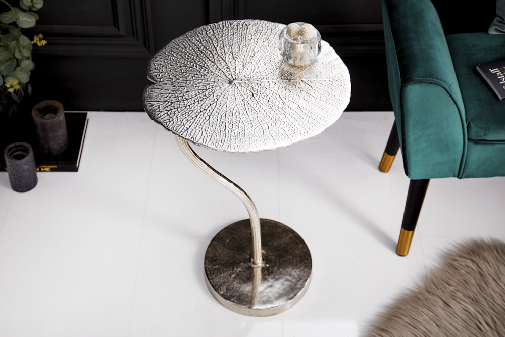 Handgearbeiteter Beistelltisch ABSTRACT LEAF 40cm silber