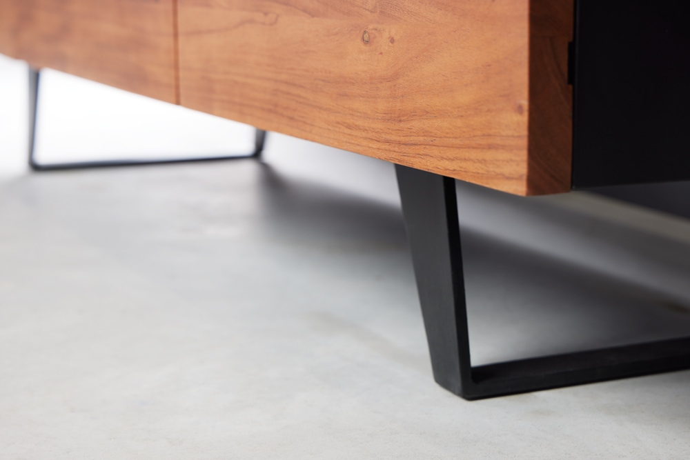 Industrial Design TV-Board ORGANIC ARTWORK 140cm Akazie Massivholz Eisengestell
