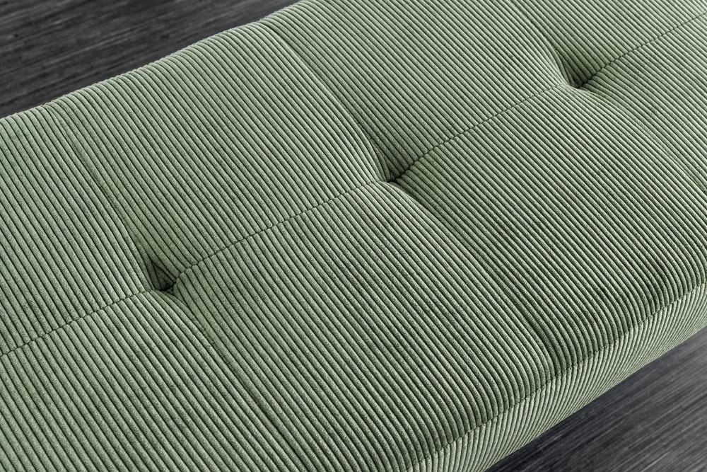 Design Sitzbank BOUTIQUE 100cm grün Cord schwarze Metallbeine
