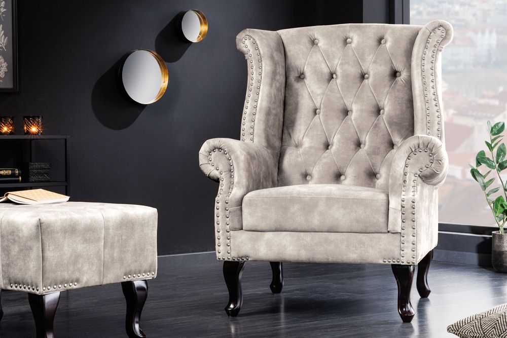 Design Ohrensessel CHESTERFIELD 105cm champagner beige Samt silber Ziernieten