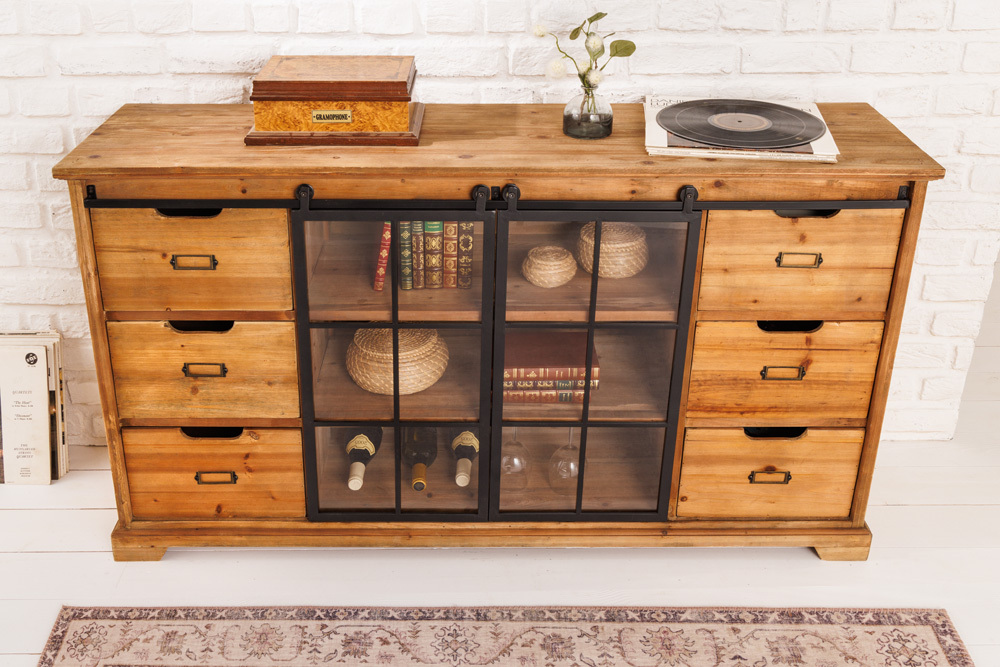 Massives Sideboard HERITAGE 150cm natur Pinienholz Industrial-Türen Metall Vitrine