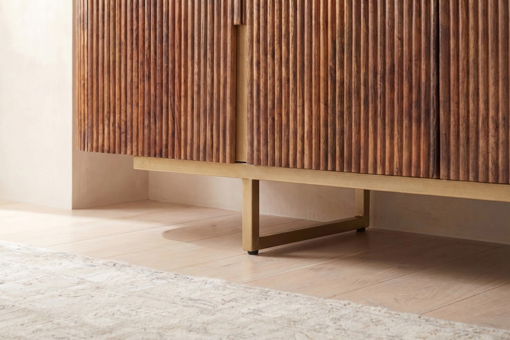 Design TV-Board GATSBY 160cm braun gold Mangoholz mit Travertin Metallgestell