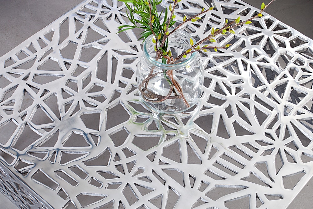 Handgearbeiteter Couchtisch ABSTRACT 60cm Alu silberfarbig im Gap Design