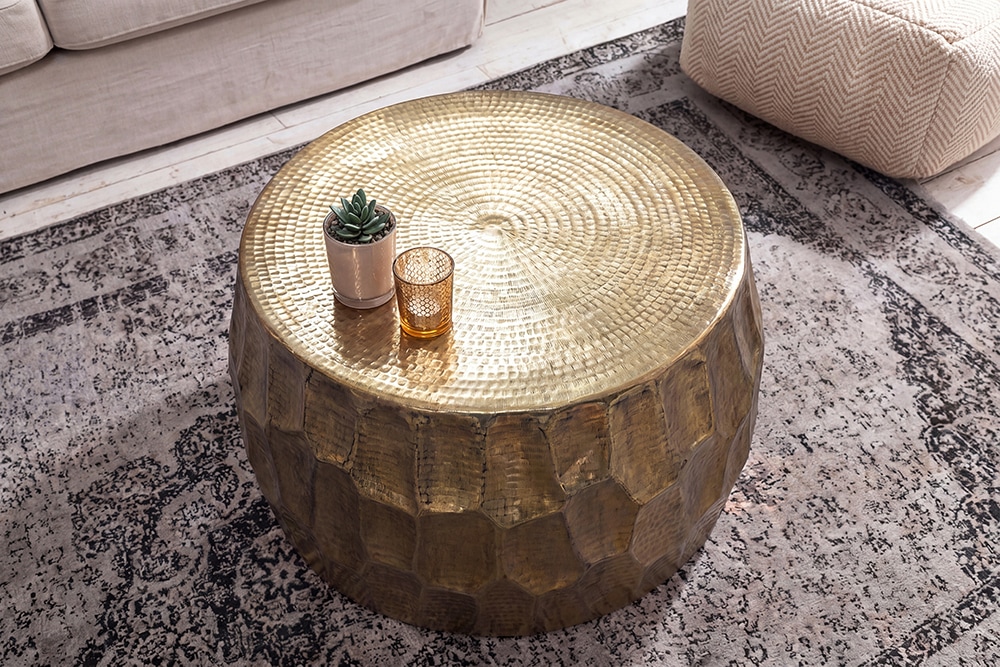 Runder Couchtisch ORGANIC ORIENT 70cm gold Metall Hammerschlag 3D-Design handmade