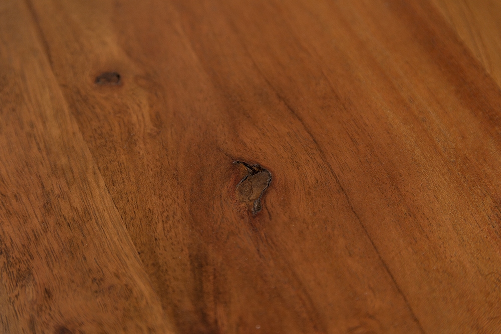 Massivholz Couchtisch MAMMUT 110cm Akazie Baumkante honey finish 3,5cm Tischplatte