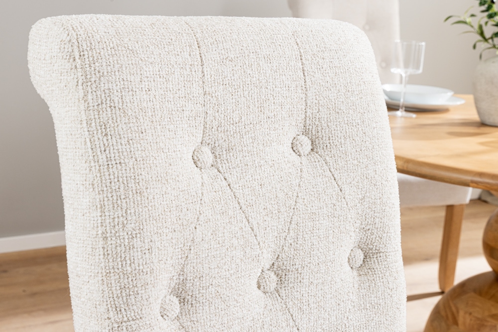 Design Stuhl CASA beige Bouclé Tweed Soft Massivholzbeine Zierknöpfe und Nackenrolle