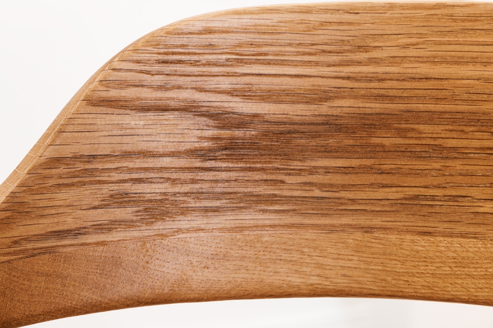 Retro Stuhl VALHALLA WOOD matt-braun Eiche Massivholz mit Armlehne