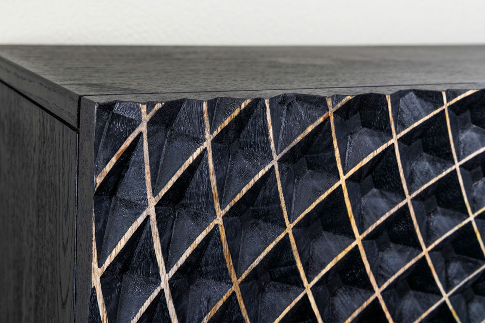 Hängendes TV-Board ILLUSION 160cm schwarz Mangoholz Massivholz mit 3D Schnitzereien gold
