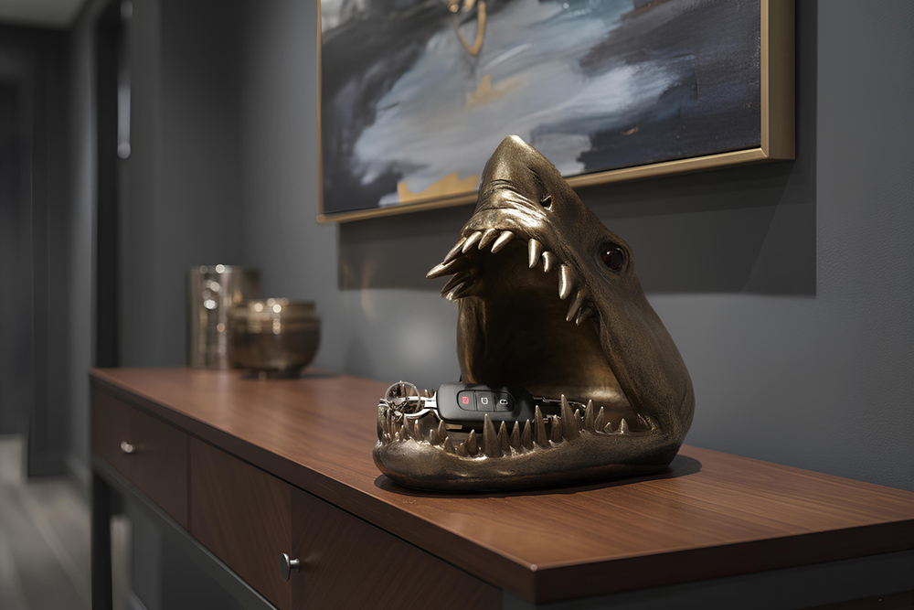 Deko-Figur SHARK HEAD 25cm bronze mit Ablagefach handmade