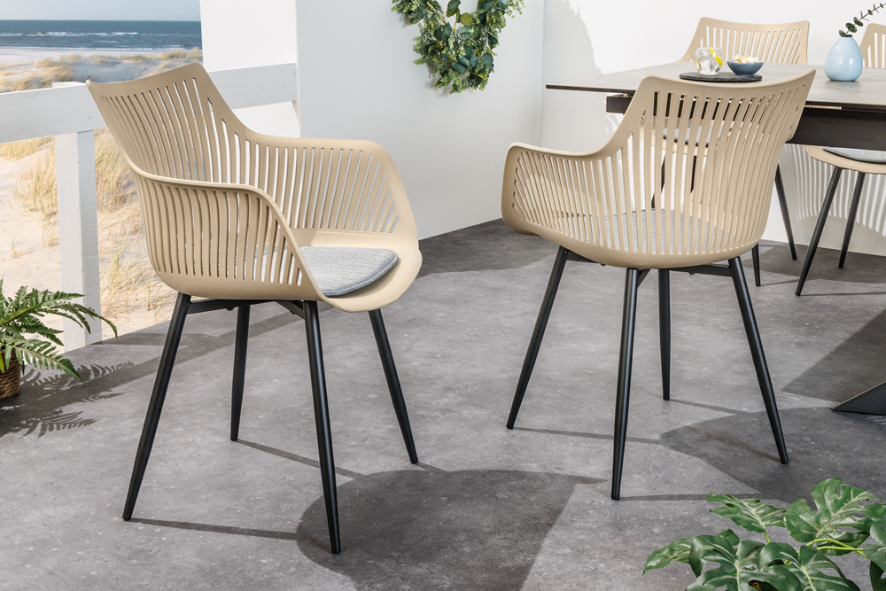 Design Stuhl SIGNUM greige schwarz Kunststoff Indoor Outdoor mit Armlehnen