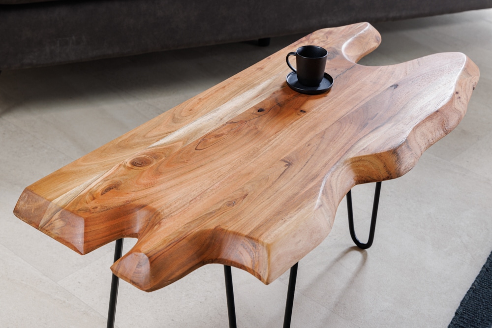 Massivholz Couchtisch WILD 100cm Akazie natur Hairpin Legs Baumkante