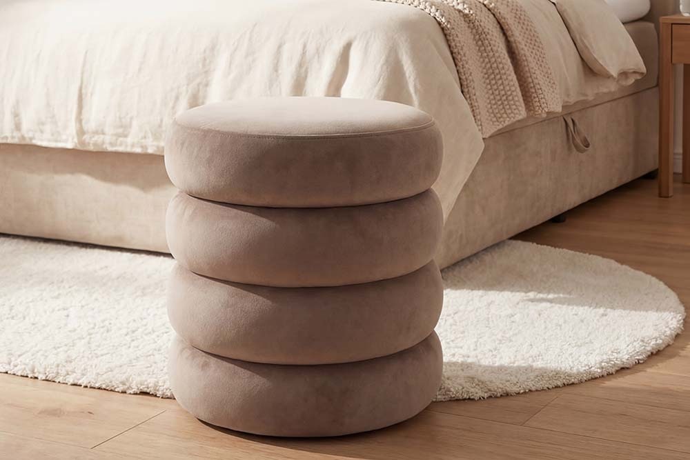 Runder Polsterhocker VOGUE 40cm champagner greige Samt mit Stauraum