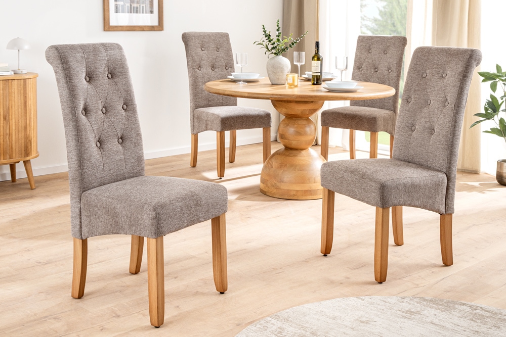 Design Stuhl CASA taupe Strukturstoff Massivholzbeine mit Zierknöpfen und Nackenrolle