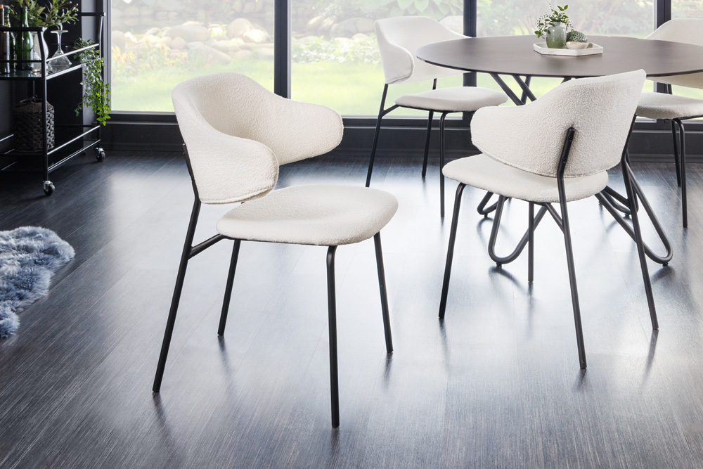 Design Stuhl VOGUE weiß Bouclé schwarze Metallbeine