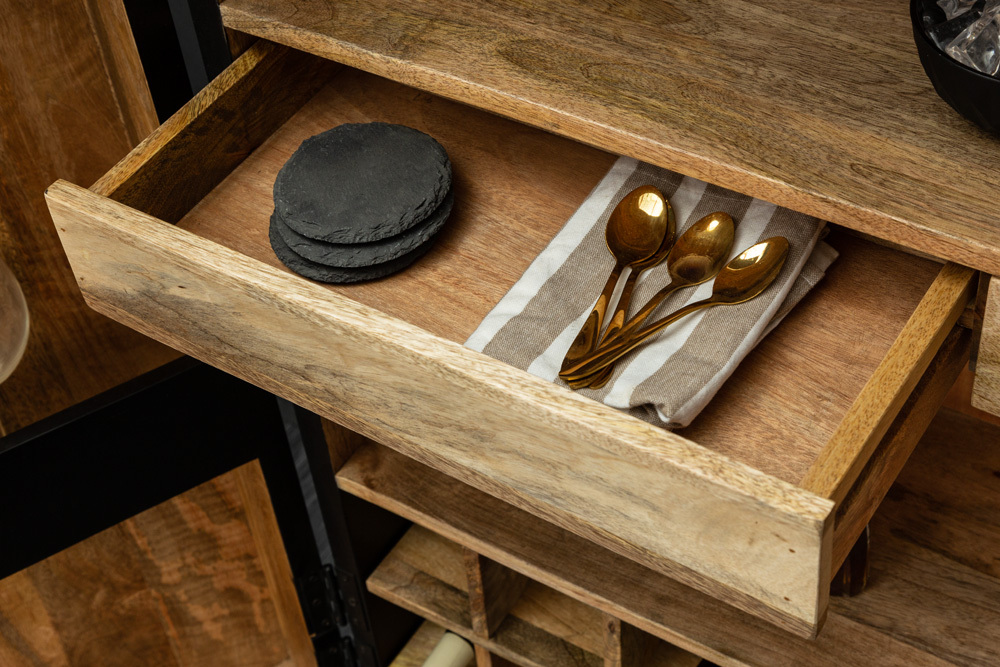 Extravaganter Barschrank ANGEL 140cm schwarz Mangoholz mit goldenen Flügeln